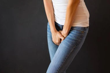 Mujer de l'Alcudia preocupada por como curar la Incontinencia Urinaria